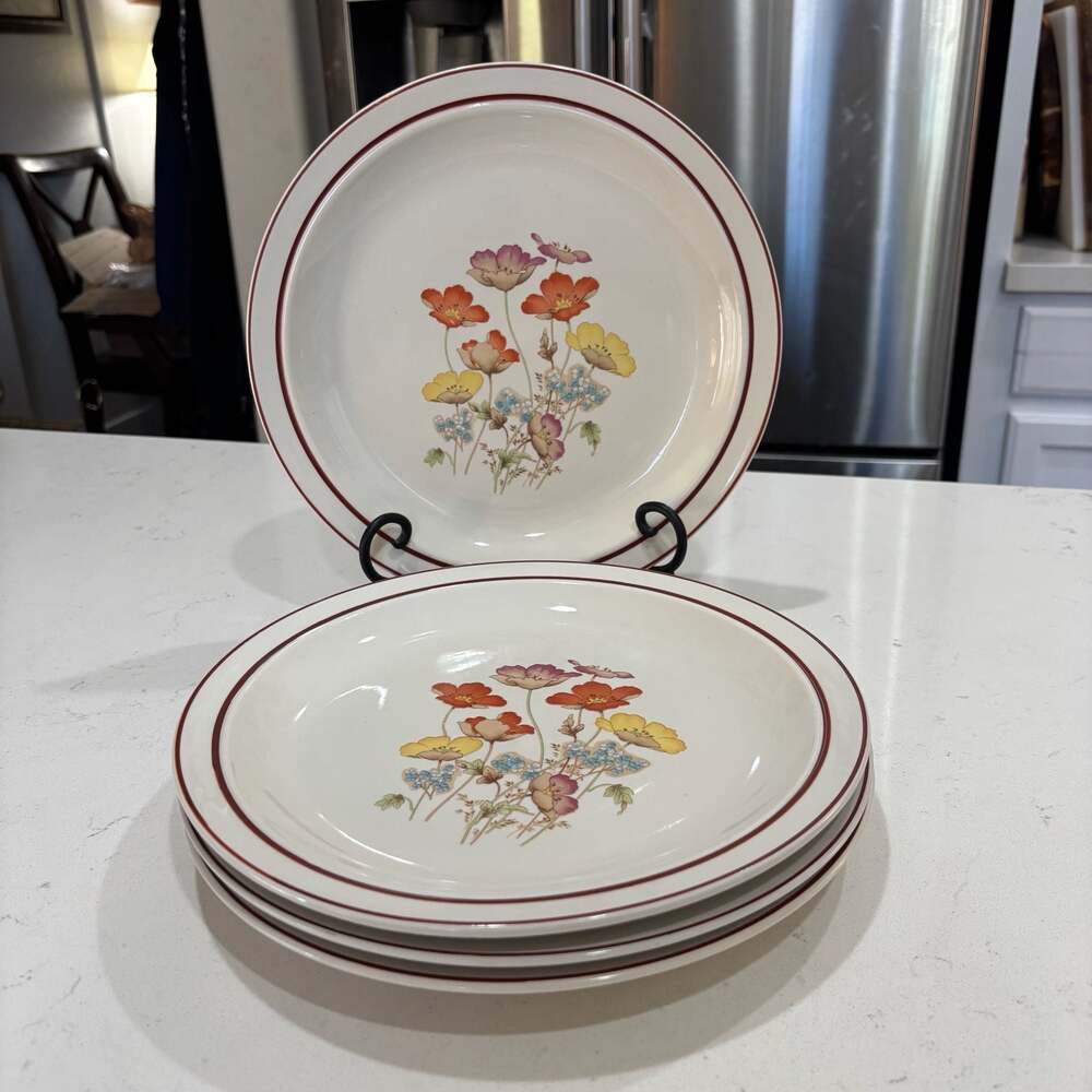 Vintage International Floral Stoneware Patio Series Carefree 1671 Dinner Plates